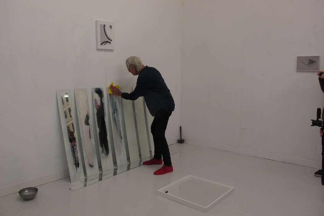 franck gribling, Perforrmance, 12 November 2019, Cleaning the 7  blurred Mirrors